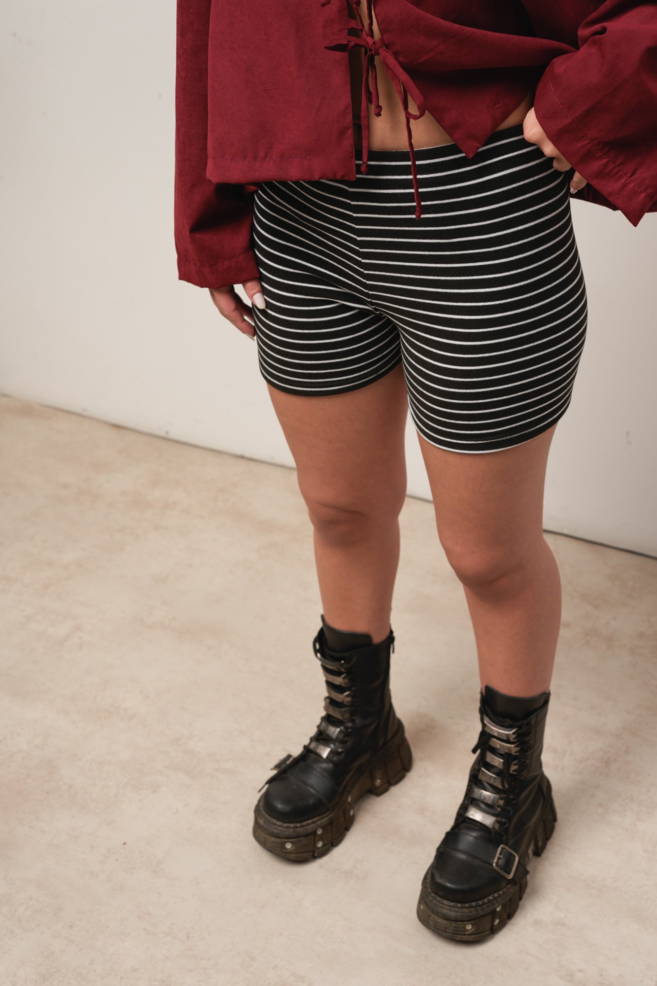 MICRO BIKER NEGRA RAYADA